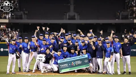 “范佩西归国执教，领航费耶诺德”