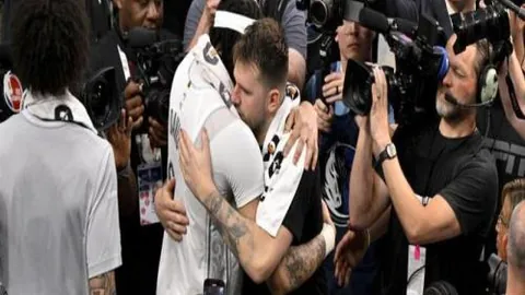 “武磊错失足协杯决赛，上海海港教练确认缺阵事实——据新华社消息”